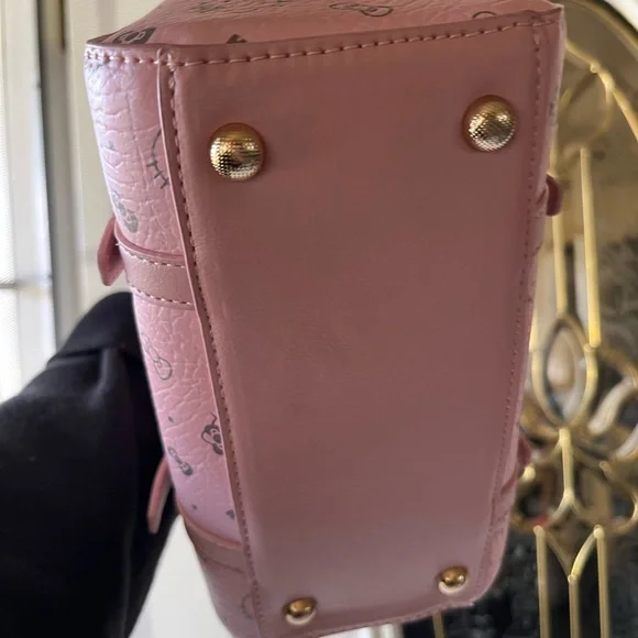 Brand new light pink Hello Kitty handbag - Picture 5 of 9